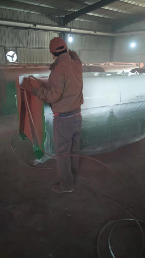 玻璃鋼防護新方案，晨虹醇酸防銹磁漆引領耐用潮流