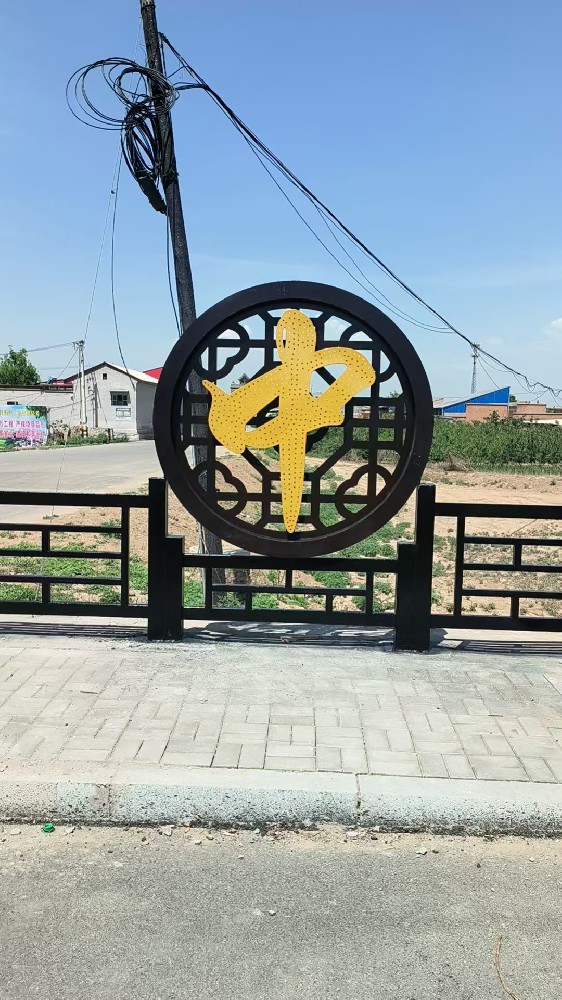 金屬護(hù)欄煥新生：晨虹醇酸專用汽車漆，守護(hù)安全與美觀