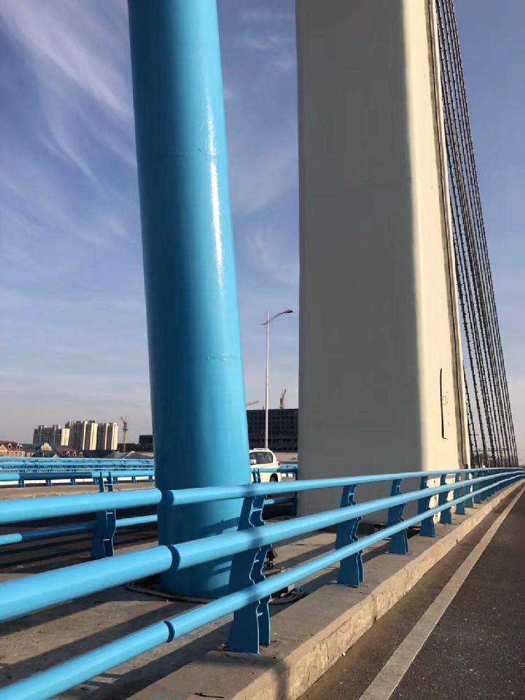 橋梁煥新顏，晨虹醇酸面漆守護每一寸安全通行