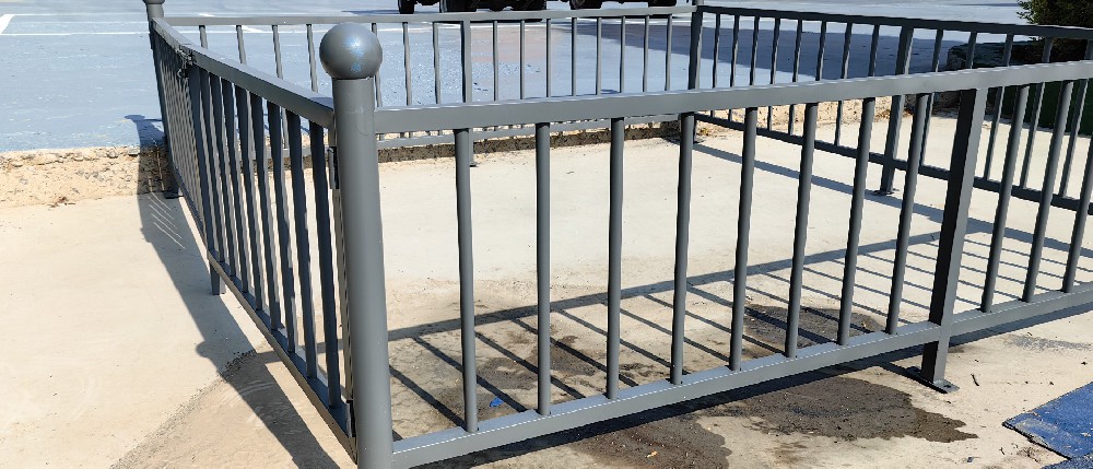 不銹鋼表面的藝術重塑：晨虹醇酸外用磁漆，輥涂新選擇