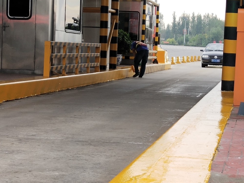 高速公路護(hù)欄煥新顏：晨虹醇酸改裝汽車(chē)漆，守護(hù)道路安全的色彩衛(wèi)士